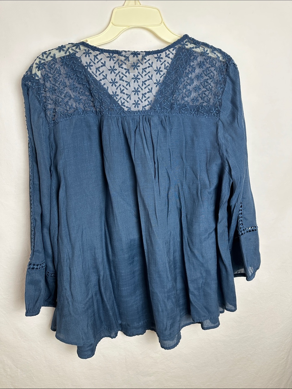 Style & Co. blue long sleeve V-neck tunic blouse with lace embroidery, size 2X - Picture 4 of 8